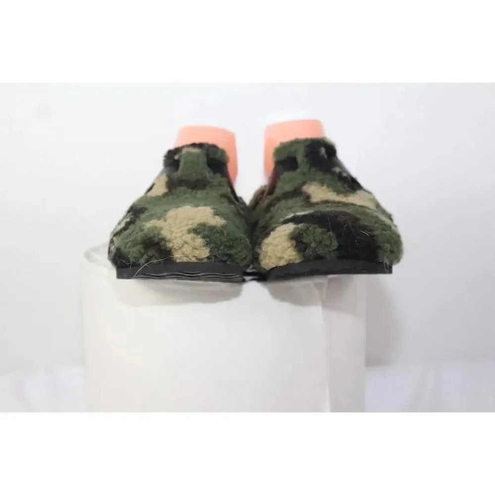 ladies TIME and TRU slides size 7